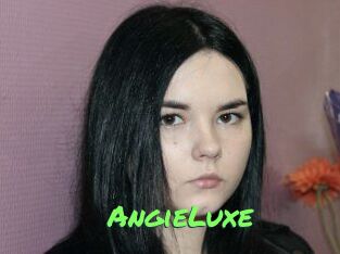 AngieLuxe Gros Seins