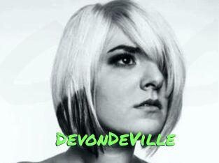 DevonDeVille Gros Seins