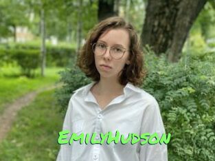 EmilyHudson Gros Seins