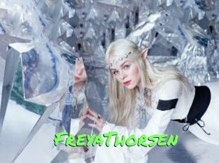 FreyaThorsen Gros Seins
