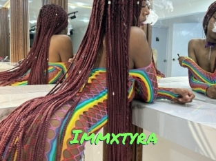 immxtyra Gros Seins
