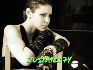 JustMe07Y Gros Seins