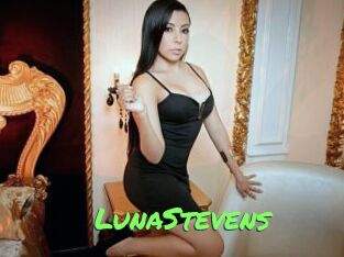 LunaStevens Gros Seins