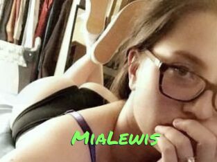Mia_Lewis