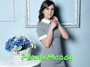 MonikMooon Gros Seins