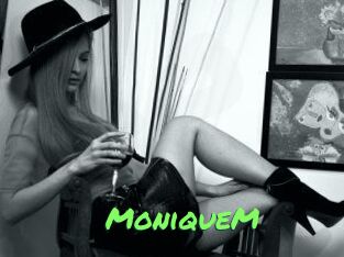 MoniqueM