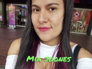 Mia_joones
