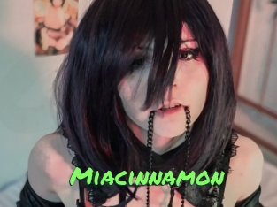 miacinnamon Gros Seins