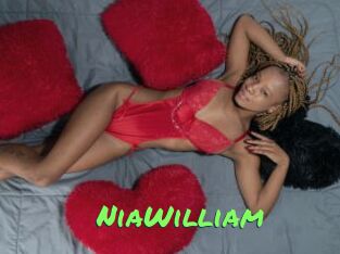 NiaWilliam Gros Seins