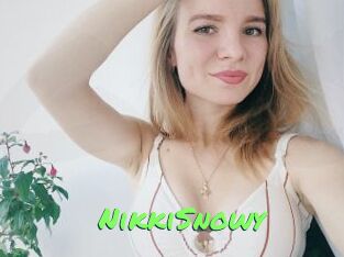 NikkiSnowy Gros Seins