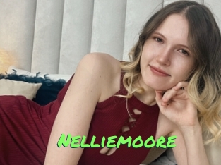 nelliemoore Gros Seins