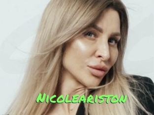 nicoleariston Gros Seins