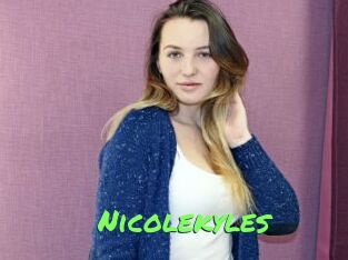 nicolekyles Gros Seins