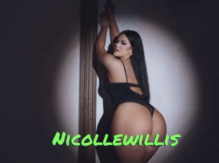nicollewillis Gros Seins