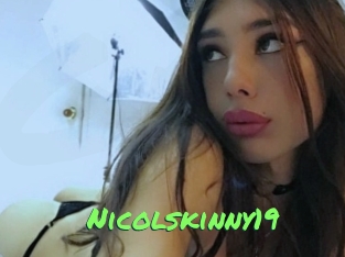 nicolskinny19 Gros Seins