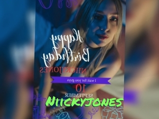 niickyjones Gros Seins