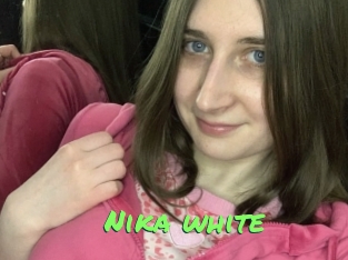 nika_white Gros Seins