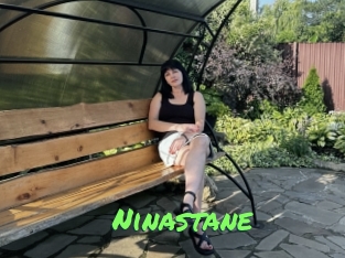 ninastane Gros Seins
