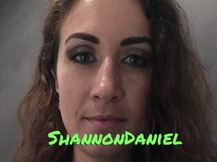 ShannonDaniel Gros Seins