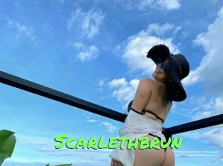 scarlethbrun Gros Seins