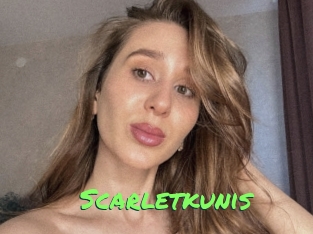 scarletkunis Gros Seins