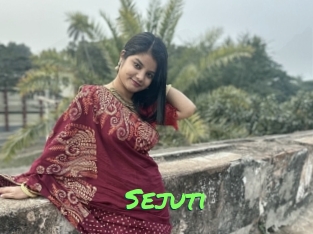 sejuti Gros Seins