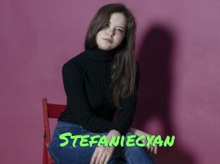 stefaniecyan Gros Seins