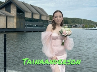 tainaanderson Gros Seins