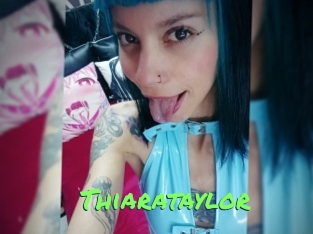 thiarataylor Gros Seins